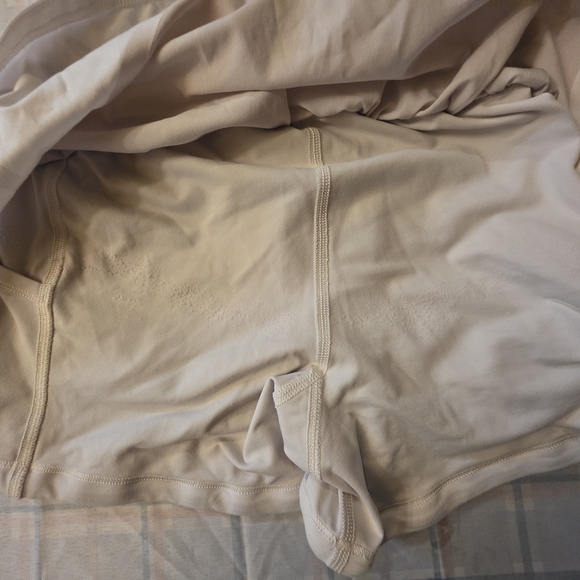 Lululemon - Picture 5 of 9